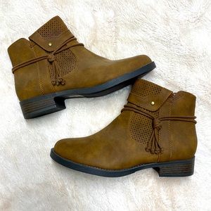 Soda booties size 8